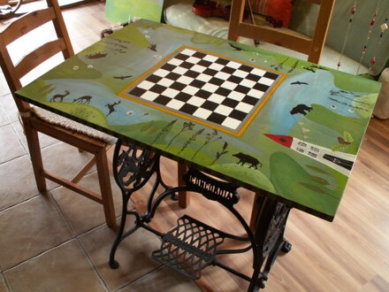 Pre hájnikovu ženu - šachový stôl
