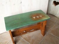 Maľovaný stolček - tyrkys