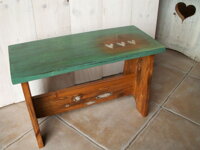 Maľovaný stolček - tyrkys
