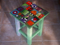 Drevený maľovaný stolček