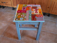 Maľovaný hippie stolček