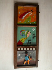 hudobný triptych v okennom ráme hudobný triptych v okennom ráme
