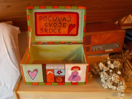 Maľovaná drevená krabička
