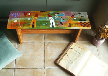 Veselá maľovaná lavička