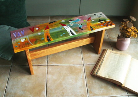 Veselá maľovaná lavička