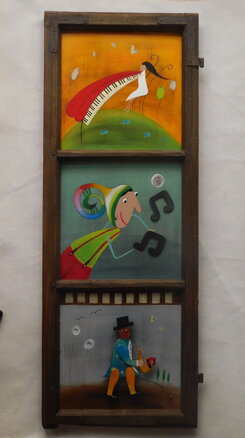 Hudobný triptych v starom okennom ráme
