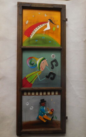 Hudobný triptych v starom okennom ráme