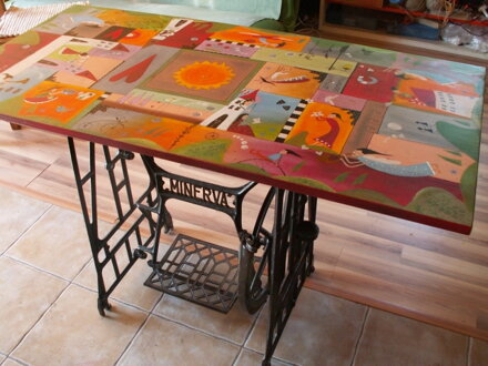Veľký relaxačný stôl_recyklácia_šijací_ stroj