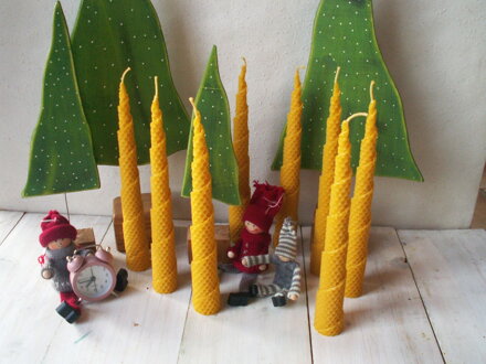 Sviečka z včelieho vosku - adventná točená