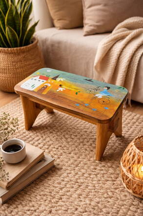 Drevený maľovaný hokerlík 